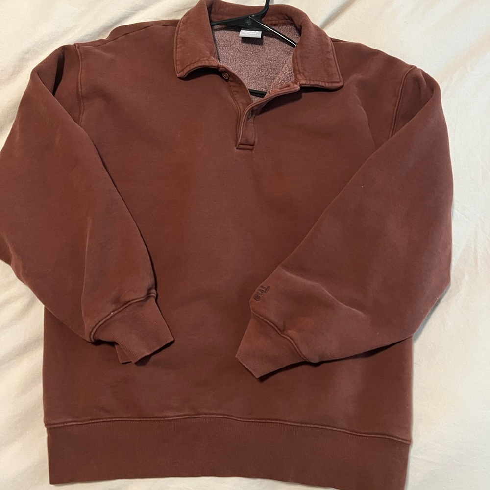 TNA ARITZIA COZY DARK BROWN QUARTER BUTTON UP CREWNECK